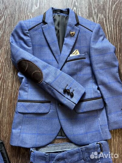Костюм тройка для мальчика 28