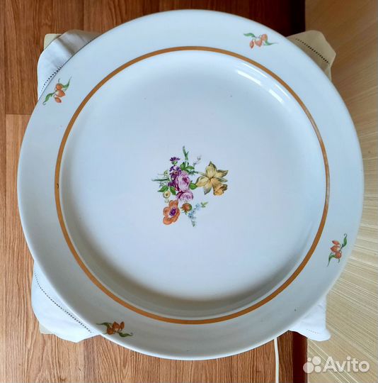 Набор тарелок