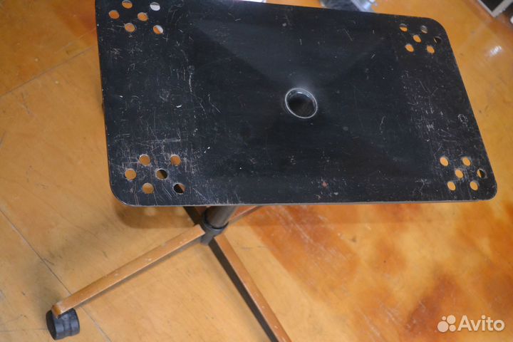 Подставка для телевизора на колёсиках