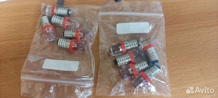 Лампа накаливания E 10 светодиодная красная