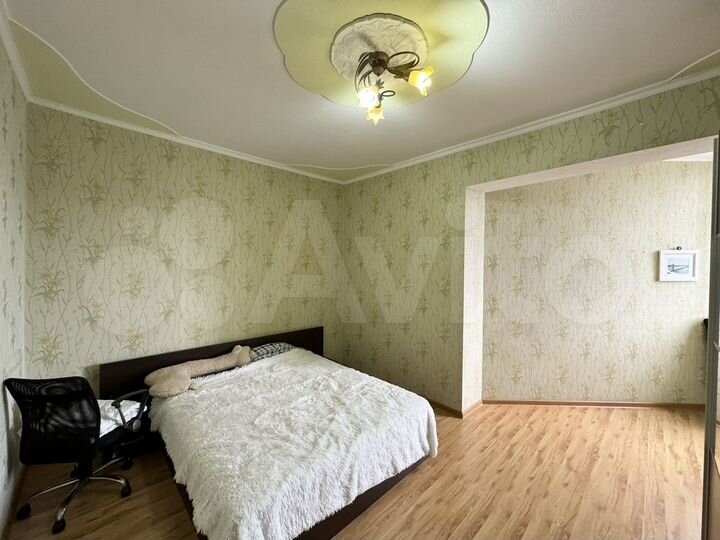 2-к. квартира, 77 м², 1/3 эт.