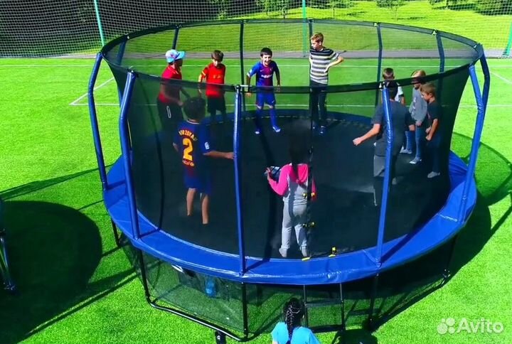 Батут с сеткой и лестницей