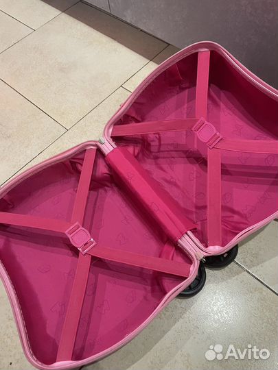 Детский чемодан на колесиках