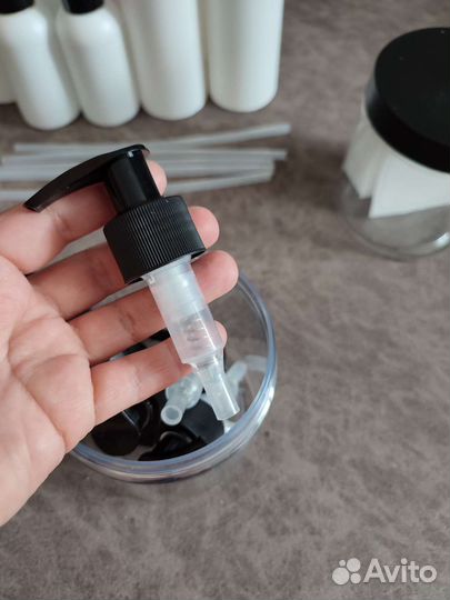 Набор флаконов для ванной комнаты