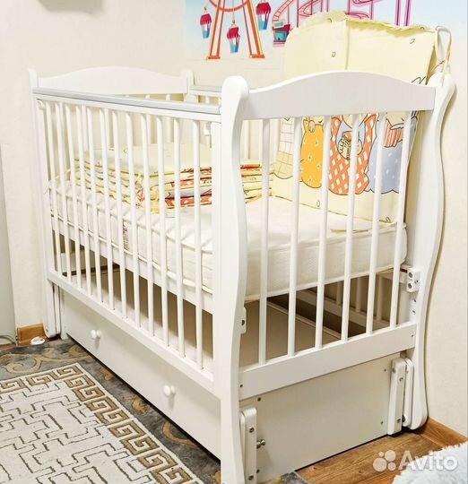 Детская кроватка с матрасом и бортиками