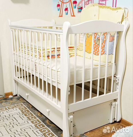 Детская кроватка с матрасом и бортиками