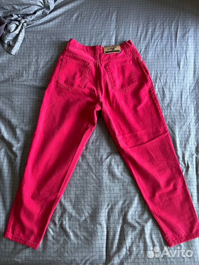 Красные винтажные джинсы mom