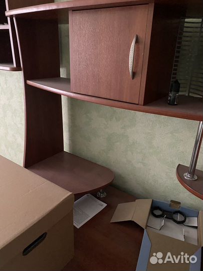 Стол пьсьменный компьютерный со шкафчиками