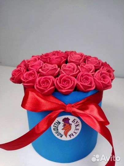 Красные Розы из Белого Шоколада - 37 шт в Коробке