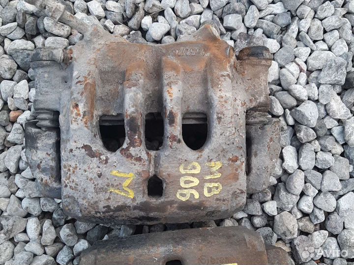 Суппорт передний Мерседес Спринтер 906, Крафтер