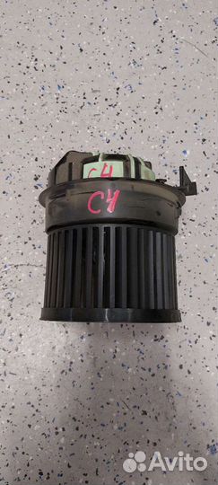 Моторчик печки Citroen C4 2013 год