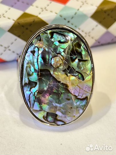 Кольцо с инкустацией гелиотисом