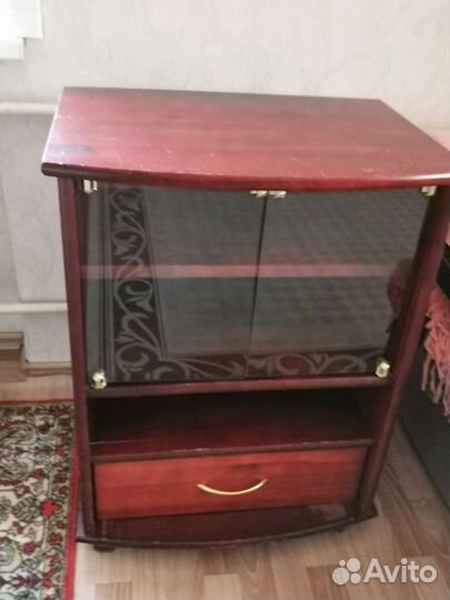 Тумба из красного дерева