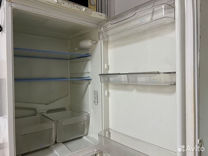 Холодильник indesit