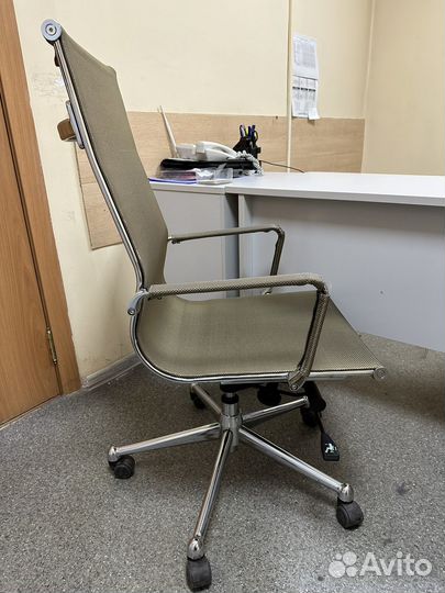 Кресло руководителя “Бюрократ“, цвет Gold