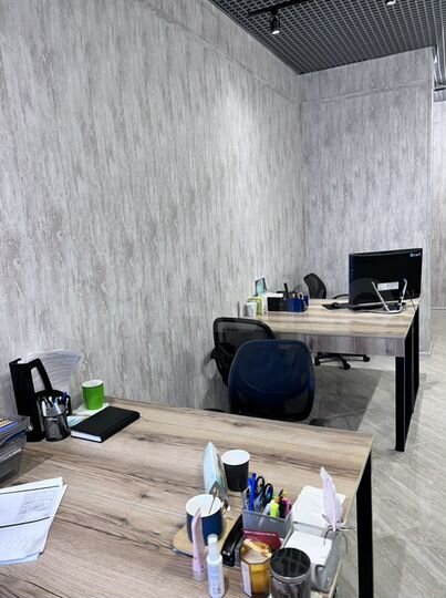 Рабочее место в офисе, коворкинг