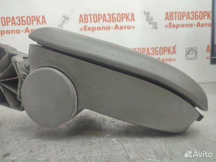 Подлокотник Ford Focus 1 седан 2002