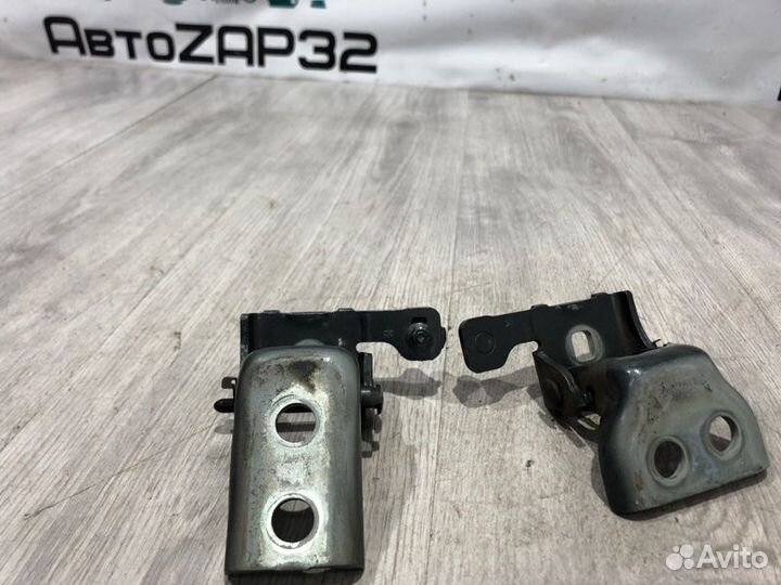 Петли двери передние правые Peugeot 308 EP6 2010