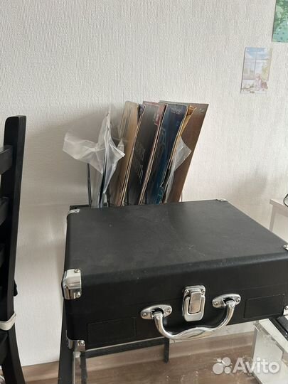 Виниловый проигрыватель ion с набором пластинок