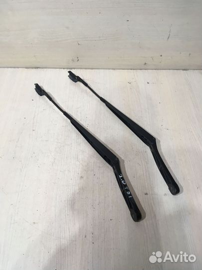 Поводок стеклоочистителя Фольксваген пассат Б6