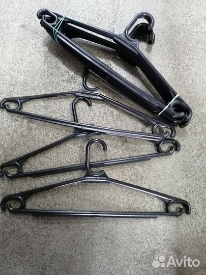 Вешалки плечики б/у для взрослой одежды