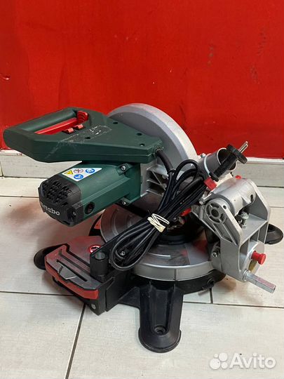 Торцовочная пила Metabo KS 216 M Lasercut