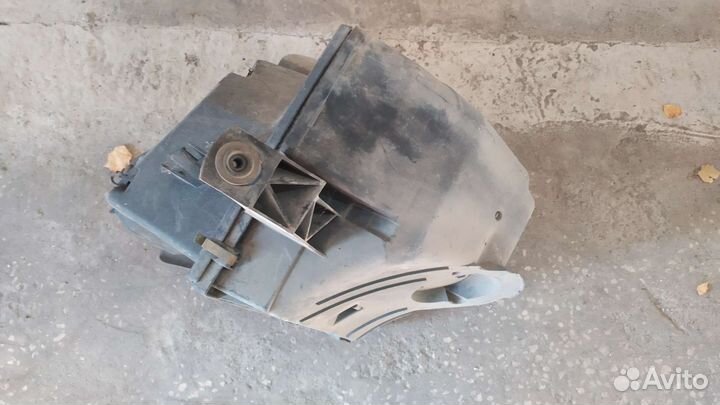 Корпус воздушного фильтра Фольксваген Ауди