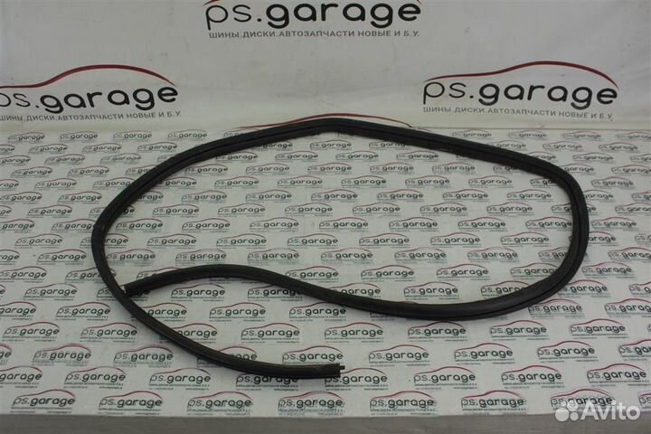 Уплотнитель кузова передней правой двери Nissan Q