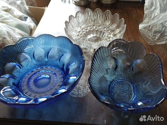 Ваза из синего стекла