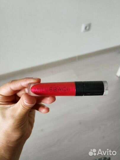 Стойкая губная помада