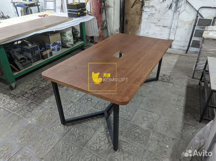 Стол в стиле лофт