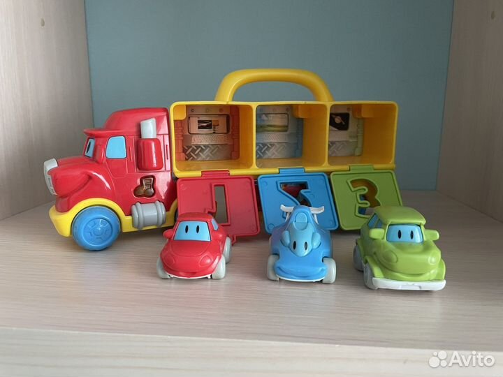 Грузовик с машинками