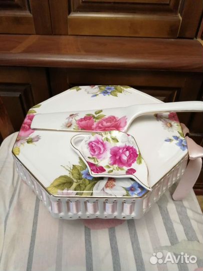 Тортница на ножке