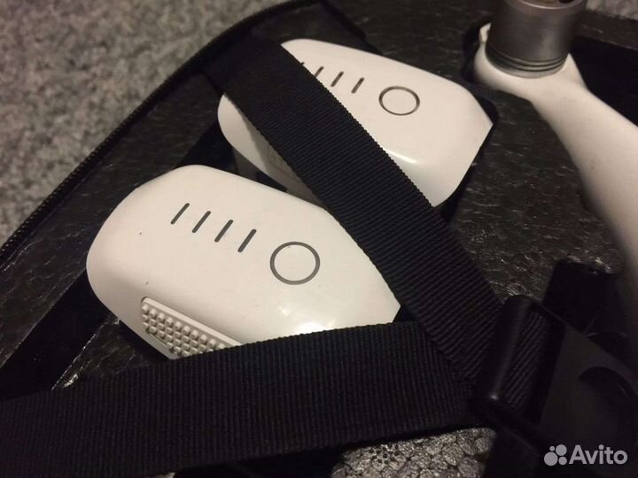 Квадрокоптер dji phantom 4 + доп. батарея + кейс