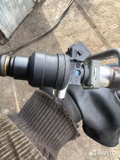 Топливная рампа AEB 1.8T 280150447