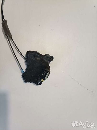 Замок двери передней левой Toyota RAV4 CA40