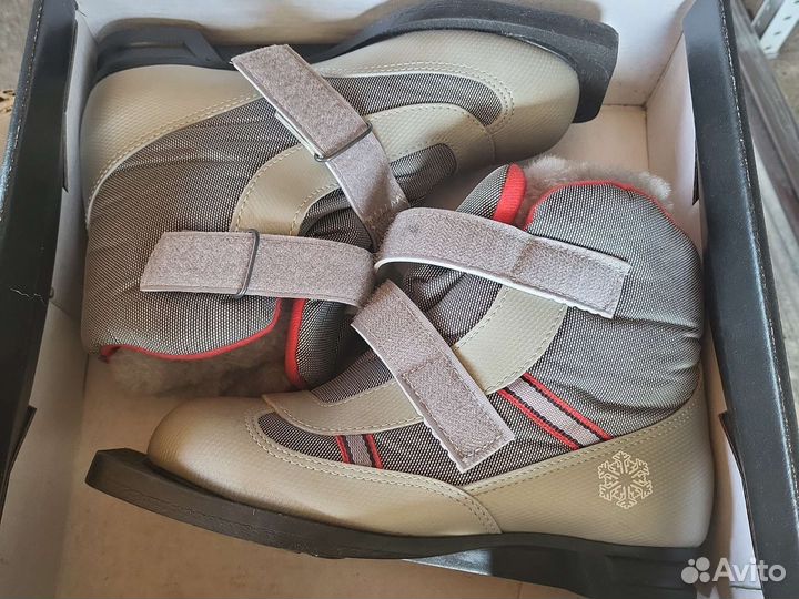 Лыжные ботинки