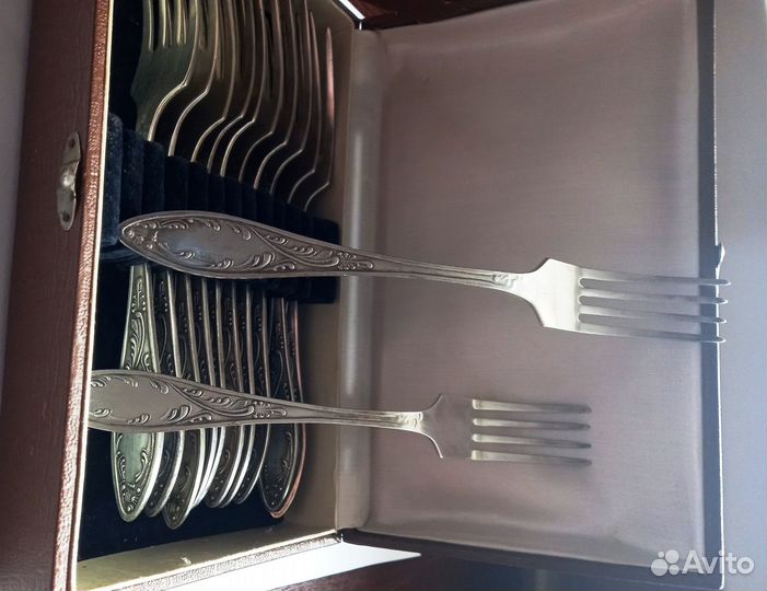 Набор мельхиоровых вилок мнц 12 шт в коробке. СССР