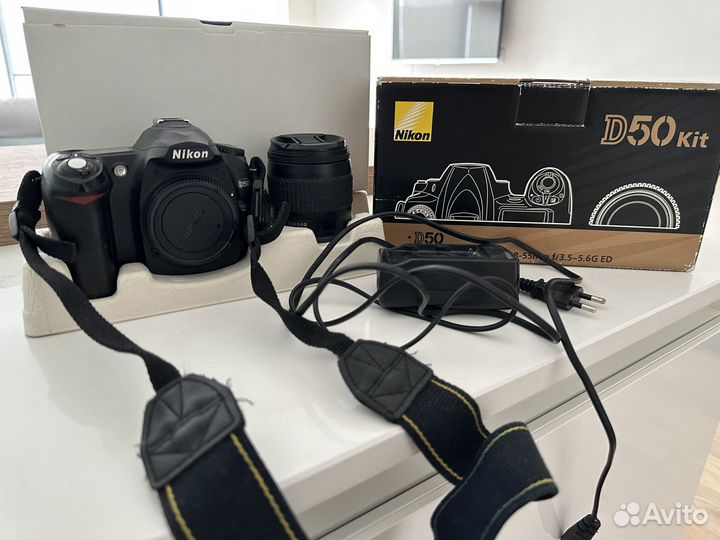 Зеркальный фотоаппарат Nikon D50 с объективом
