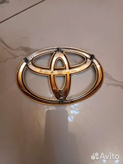 Эмблема Toyota camry 50