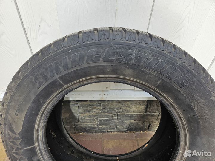 Bridgestone Ice Cruiser 7000 215/65 R16 98T