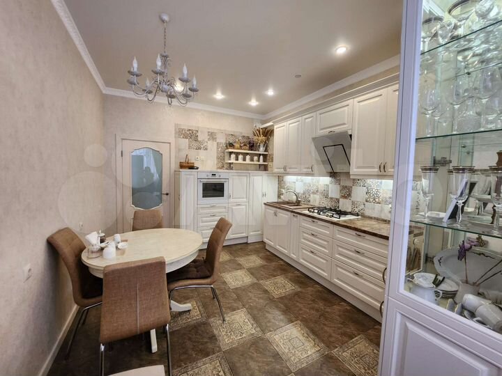 2-к. квартира, 81 м², 16/17 эт.