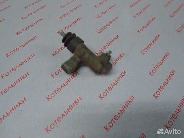 Nissan 30620-2J063 Цилиндр сцепления рабочий