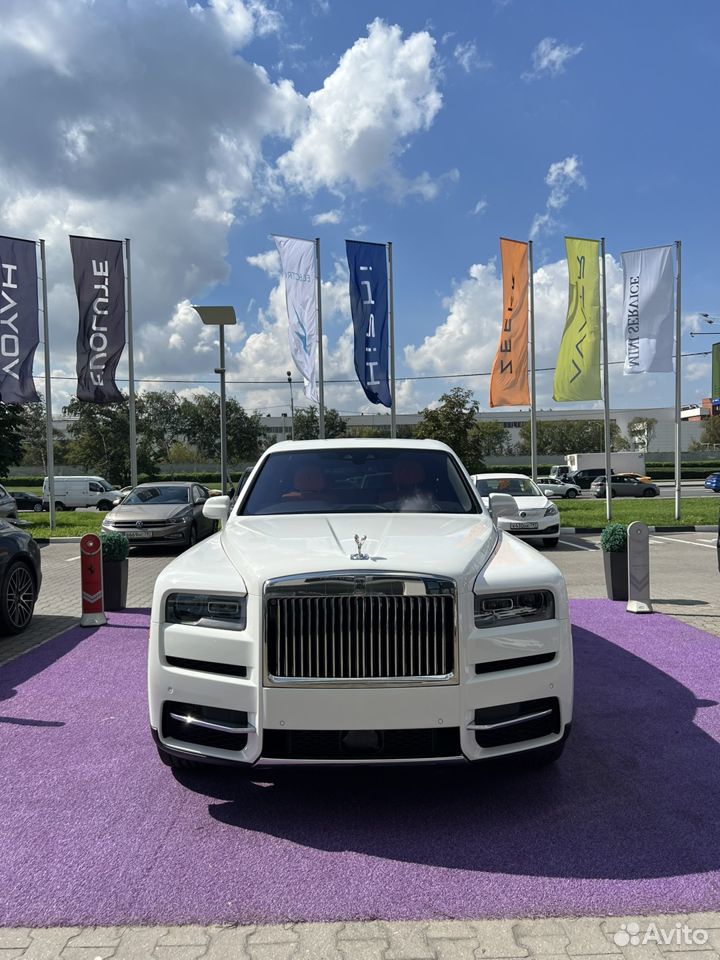 Rolls-Royce Cullinan 6.7 AT, 2023, 200 км