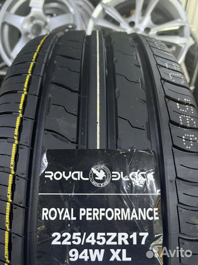 Royal Black Royal Performance 225/45 R17 94W