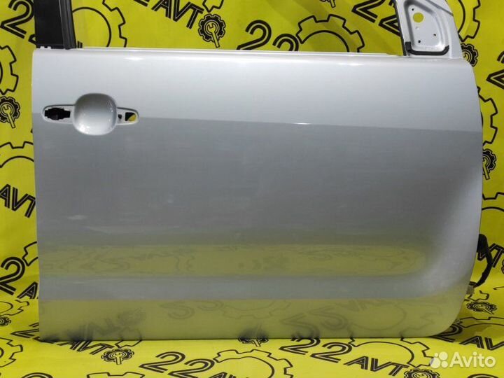 Дверь передняя правая Toyota Ist NCP60 2NZ-FE