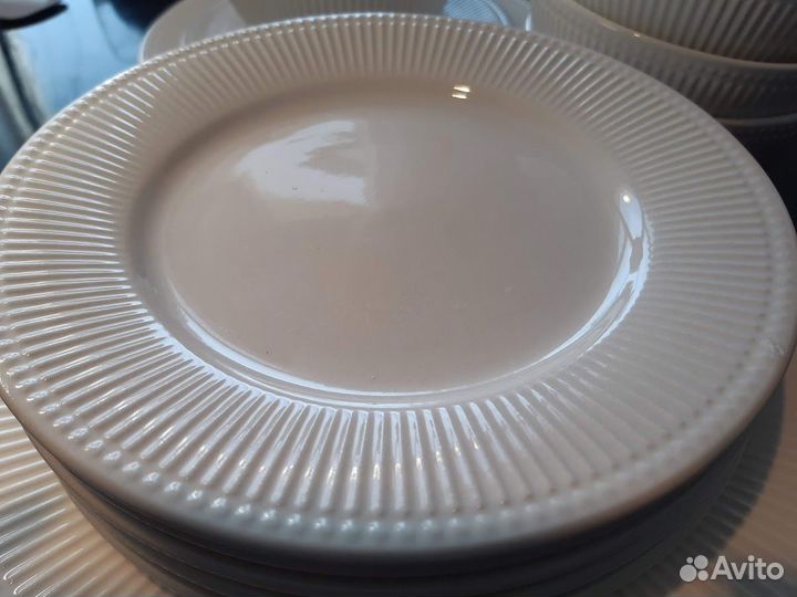 Тарелки и салатники 