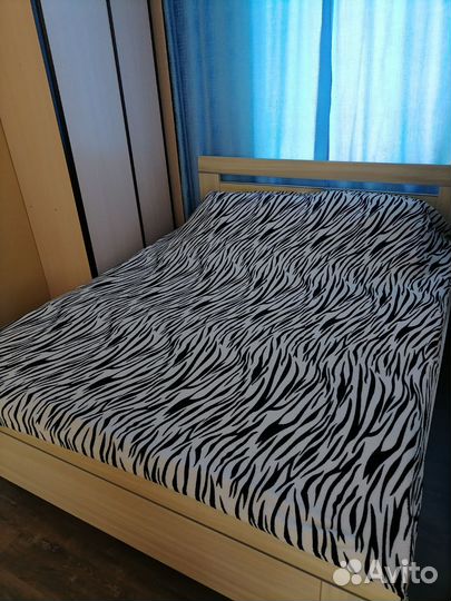 Кровать двуспальная с матрацем