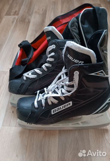 Хоккейные коньки bauer с сумкой в комплекте