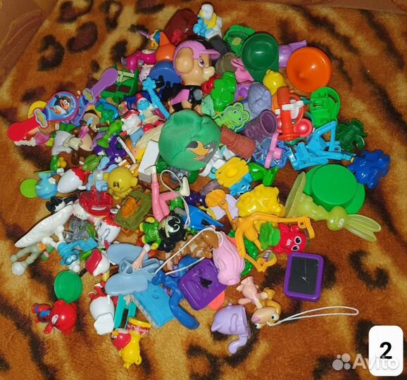 Киндер сюрприз и игрушки пакетом